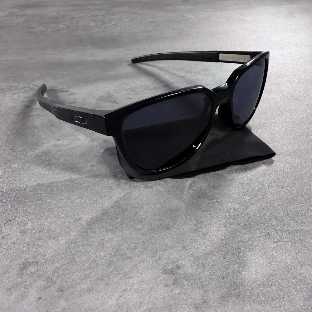 Oakley Sunglasses Actuator‎ OO9250-0157 Polished Black Frame w/ Prizm Lenses Y2K